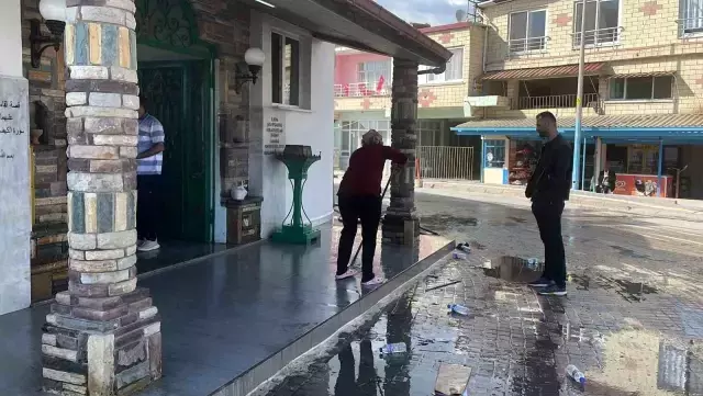 Akşener ve İmamoğlu'na türbede ayakkabı uyarısı