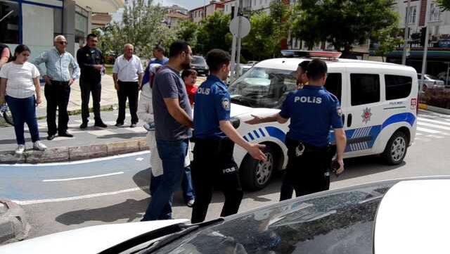 Koyun can derdinde kasap et derdinde! Kaza yapan eşini unutup 'Arabam gitti' diye aracı tekmeledi