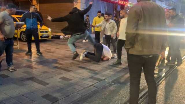 İstiklal Caddesi'nde Bayıltan Dayak