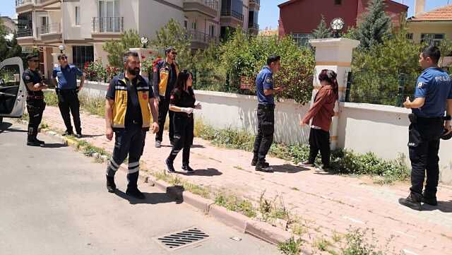Aksaray'da Bıçaklı İntihar Girişiminde Bulunan Kadın Polis ve Gazetecileri Kovaladı