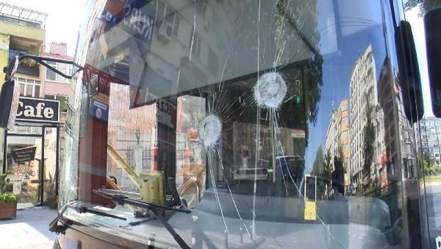 İETT şoförü aynasına çarpan meslektaşına baltayla saldırdı