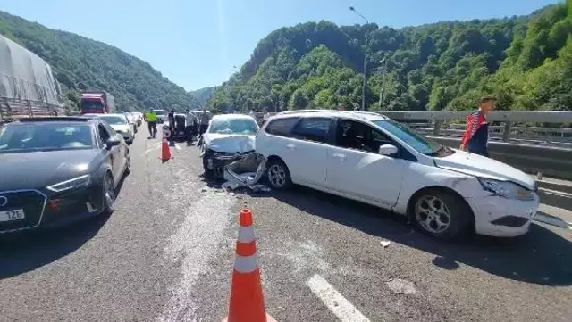 Bolu'da Zincirleme Trafik Kazası: 18 Araç Birbirine Girdi