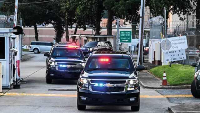 Cezaevine teslim olup tarihe geçti! Trump artık ABD'nin sabıka fotoğraflı ilk başkanı