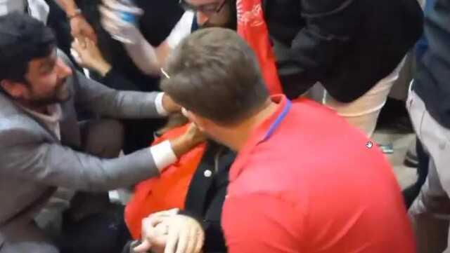 Salonda atılan sloganlara dayanamayan CHP'li vekil olduğu yere yığılıp kaldı