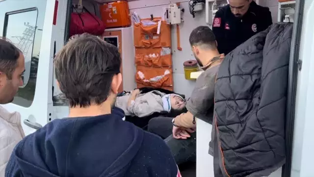 Kütahya'da sahipsiz köpeklerin neden olduğu motosiklet kazasında genç çift yaralandı