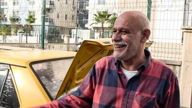 Çalınan aracı bulunan vatandaş, hırsızın sürprizini görünce kahkaha attı: Sanırım bana mesaj vermek istedi