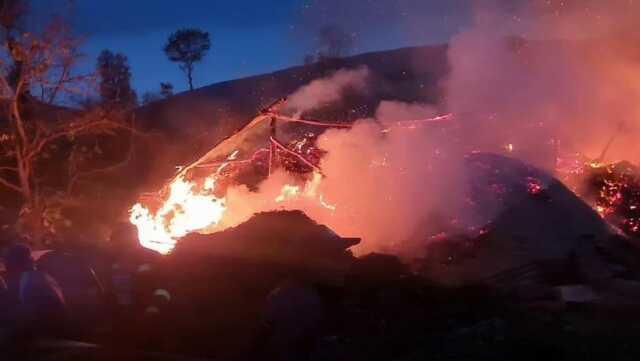 Yangından kurtulan koyunlar sahibinden kurtulamadı