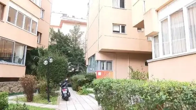 İstanbul Sarıyer'de güzellik merkezine silahlı saldırı! Araçtan inen şüpheli iş yerine kurşun yağdırdı