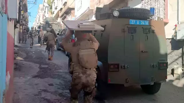 Polise ateş açan şahıs kadın kılığında yakalandı