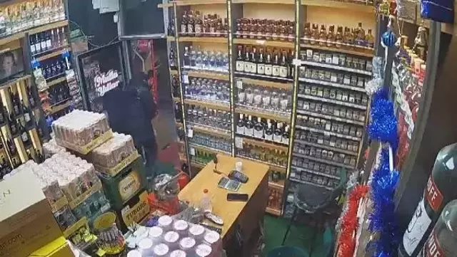 Tekel bayisine silahlı saldırı! Kurşun yağdırıp ortadan kayboldu