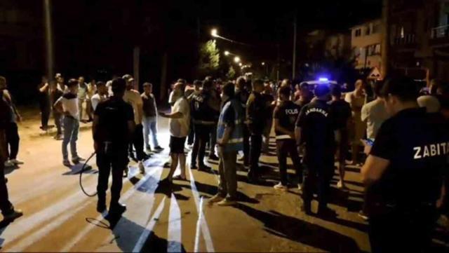 Genç kıza taciz haberini duyanlar sokağa indi! Yabancı uyruklular ilçeden tahliye edildi