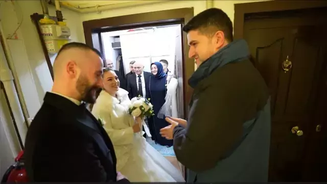 Ataşehir Belediyesi kar timi, düğününe yetişmeye çalışan çift için seferber oldu