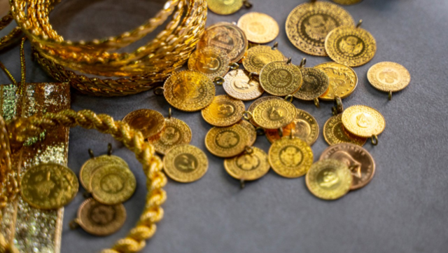 CANLI ALTIN FİYATLARI | Gram altın, çeyrek altın, yarım ve tam altının fiyatı ne kadar? Altın Fed kararı sonrası düştü mü? (8 Mayıs 2025)