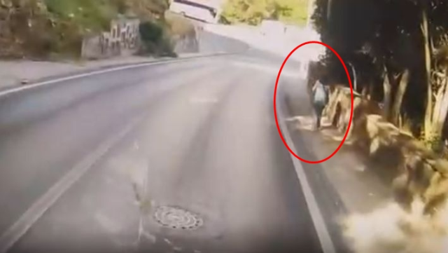 Bursa'da Bıçaklı Gaspa Uğrayan Kadın Kurtuldu