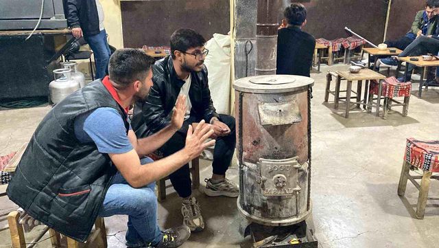 Karlıova'da Kış Geri Geldi, Sobalar Yeniden Yakılmaya Başlandı