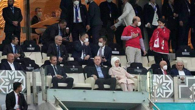 Cumhurbaşkanı Recep Tayyip Erdoğan, Milli Takım'ı Bakü'de yalnız bırakmadı