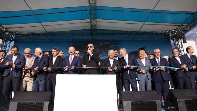 Cumhurbaşkanı Erdoğan'dan İmamoğlu'na gönderme: Birileri bizim yaptığımız raylı sistemleri sahiplenmek istiyor