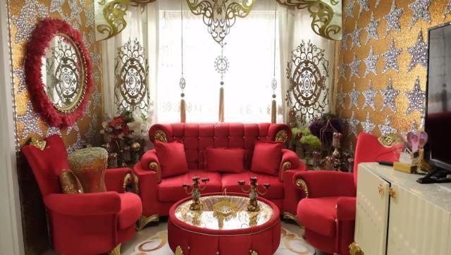 Kobra Murat evinin kapılarını açtı, kızının altınları görenlerin ağzını açık bıraktı