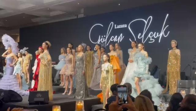 Çırağan Sarayı'nda görkemli defile! Tasarımcı Gülcan Selçuk, tamamı el işçiliğiyle yapılan yeni koleksiyonunu görücüye çıkardı