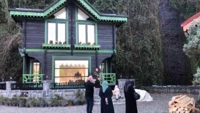 Rize'de dönen ev görenleri şaşırtıyor! Evin yönü tek tuşla değişebiliyor