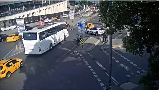 İstanbul'da film gibi olay kamerada: Alkollü taksici çarptığı polisi sürükleyip kaçtı