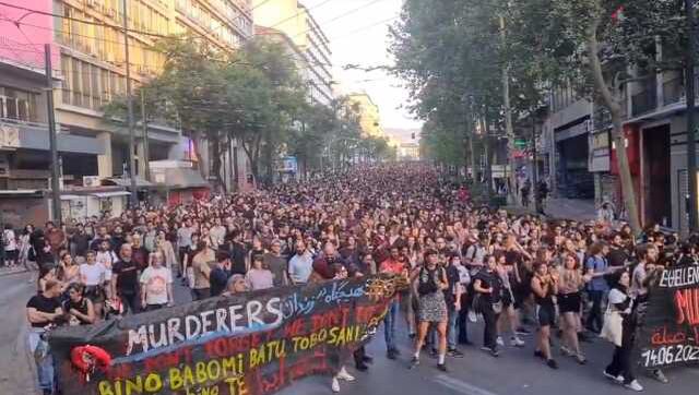 78 mülteciyi ölüme iten Yunanistan'da sokaklar karıştı! Göstericiler polisle çatıştı