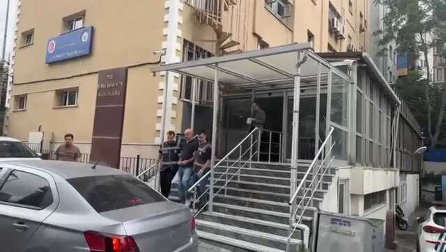 Eşini taciz eden komşusunu göğsünden vurarak öldürdü! Yoldan geçen bir kişi de yaralandı