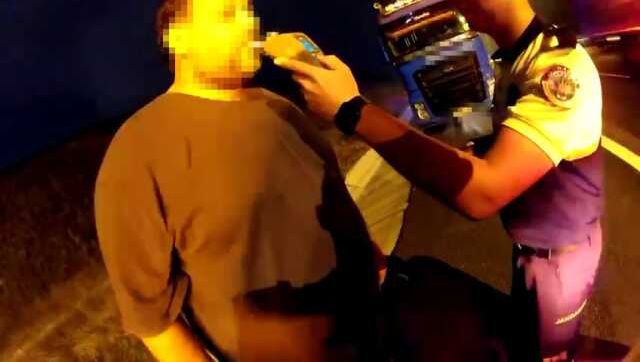 İstanbul'da Kamyon Şoförü Canlı Yayın Yaparken Jandarma Tarafından Durduruldu