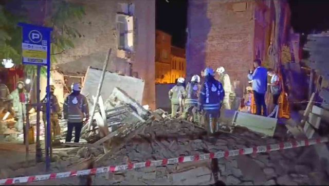 Fatih'te 3 katlı bina çöktü! Valilikten ilk açıklama