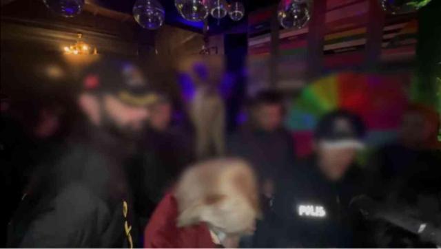 Köleli, kırbaçlı müstehcen partiye baskında skandal görüntüler