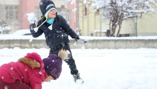 Kar yağışı nedeniyle okullar tatil edildi