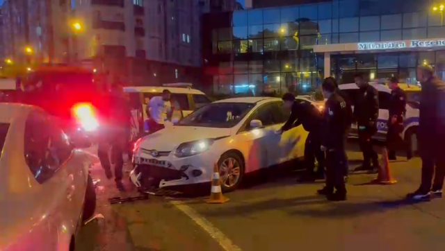 Diyarbakır'da bir kadın otomobiliyle, evli sevgilisinin aracına çarptı