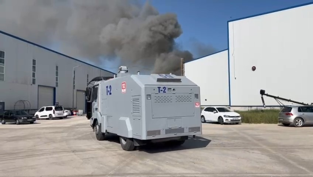 Kauçuk fabrikasında yangın, patlama sesleri duyuldu