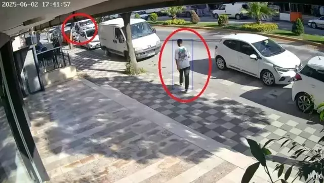 Cadde ortasında magandalar anne ile oğlunu dövdüler