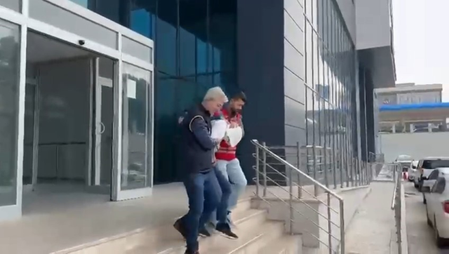 Sabaha karşı kapıya geldi! Altın dolu çantayla kaçarken suçüstü yakalandı