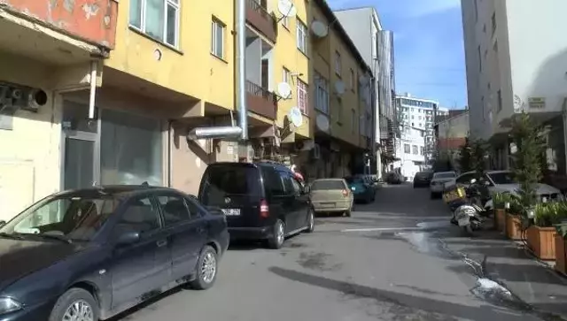 Boya için evine çağırdığı arkadaşının tacizine uğrayan kadın, kurtulmaya çalışırken katil oldu! Ellerini bağlayıp yatak odasına götürmüş