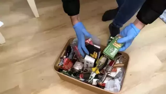 Titiz çalışma baskınla bitti! Cephanelik gibi evden uçaksavar mermisi bile çıktı