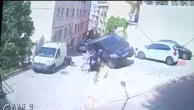 Faciaya ramak kalmıştı! Takla atmak üzere olan minibüsü kadınlar böyle tuttu