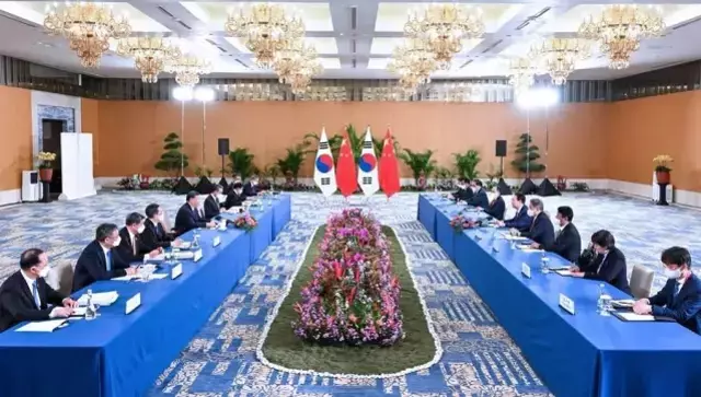 Xi, Güney Kore Devlet Başkanı'yla Görüştü