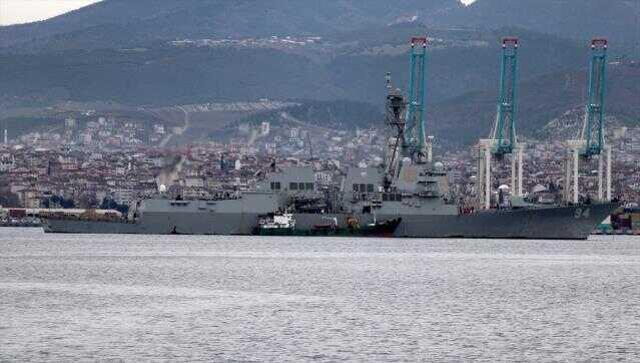 155 metrelik ABD savaş gemisinde dikkat çeken bayrak detayı: Bu mesaj ne ve kime?