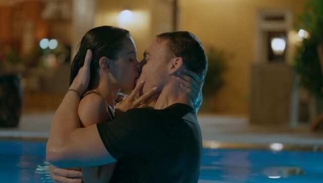 Ya Çok Seversen dizisinde damga vuran öpüşme sahnesi! İzleyicilerden yorum yağdı