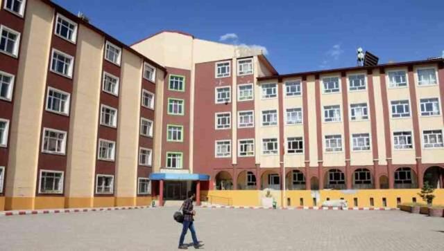 3 Haziran tatil mi? 3 Haziran Pazartesi günü okullar tatil mi?