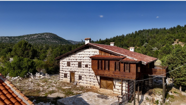 Antalya'nın 15 haneli 50 nüfuslu beton yapı bulunmayan 800 yıllık tarihi köyüne turist akını