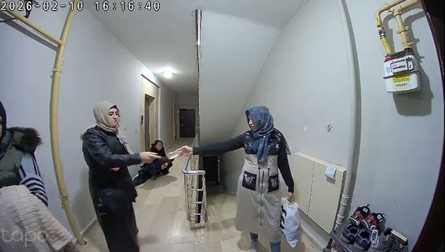 Yaptıkları rezilliği kimse görmüyor sandılar ama kamera kayıttaydı