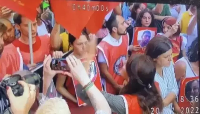 Son dakika haberleri... İZİNSİZ YÜRÜYÜŞ YAPMAK İSTEYEN GRUP İLE POLİS ARASINDA ARBEDE; 4 POLİS YARALI, 29 GÖZALTI