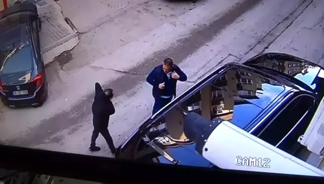 Ağzında sigarayla iş adamını ayağından vuran şahsın rahatlığı 'pes' dedirtti