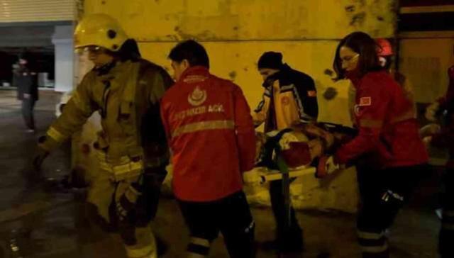 Yağış nedeniyle kontrolden çıkan otomobil üst geçide çarptı! 1 kişi öldü, 1 kişi ağır yaralandı