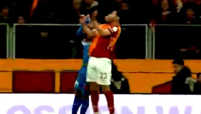 Galatasaray'ın kazandığı penaltı tartışmalara neden oldu