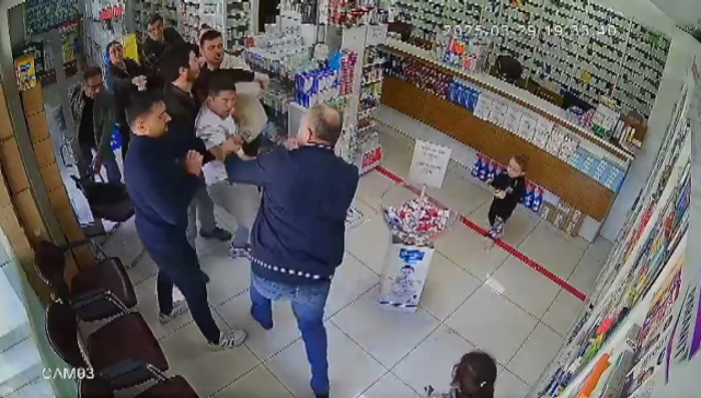 Eczanede Kargaşa: Kavga Anı Kamerada