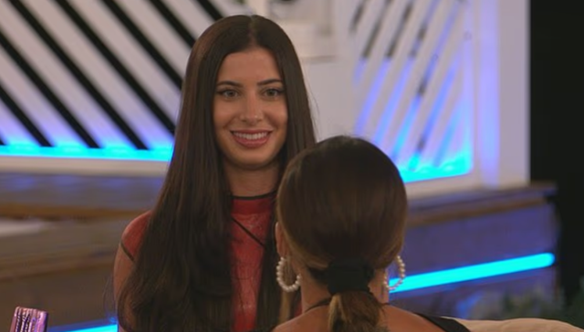İngiltere'nin En Çok İzlenen Reality Programı Love Island'da Büyük Çekişmeler ve Komik Anlar